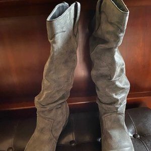 GREY/BLACK DISTRESSED COWBOY BOOT SIZE 11